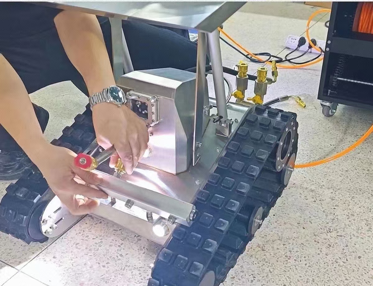remote-controlled ditch cleaner