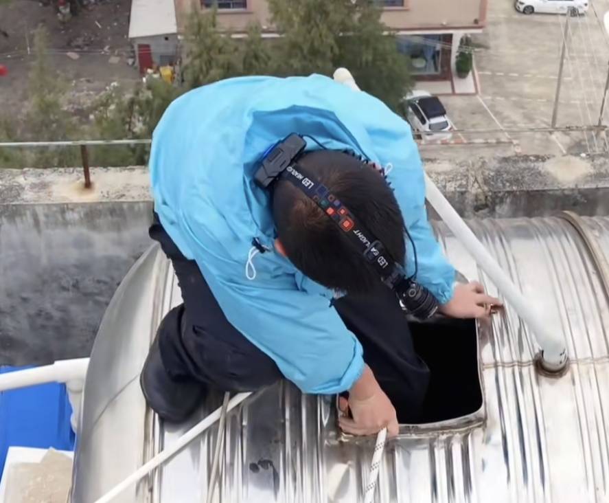 For people, the entry of water tank is too small to enter.jpg